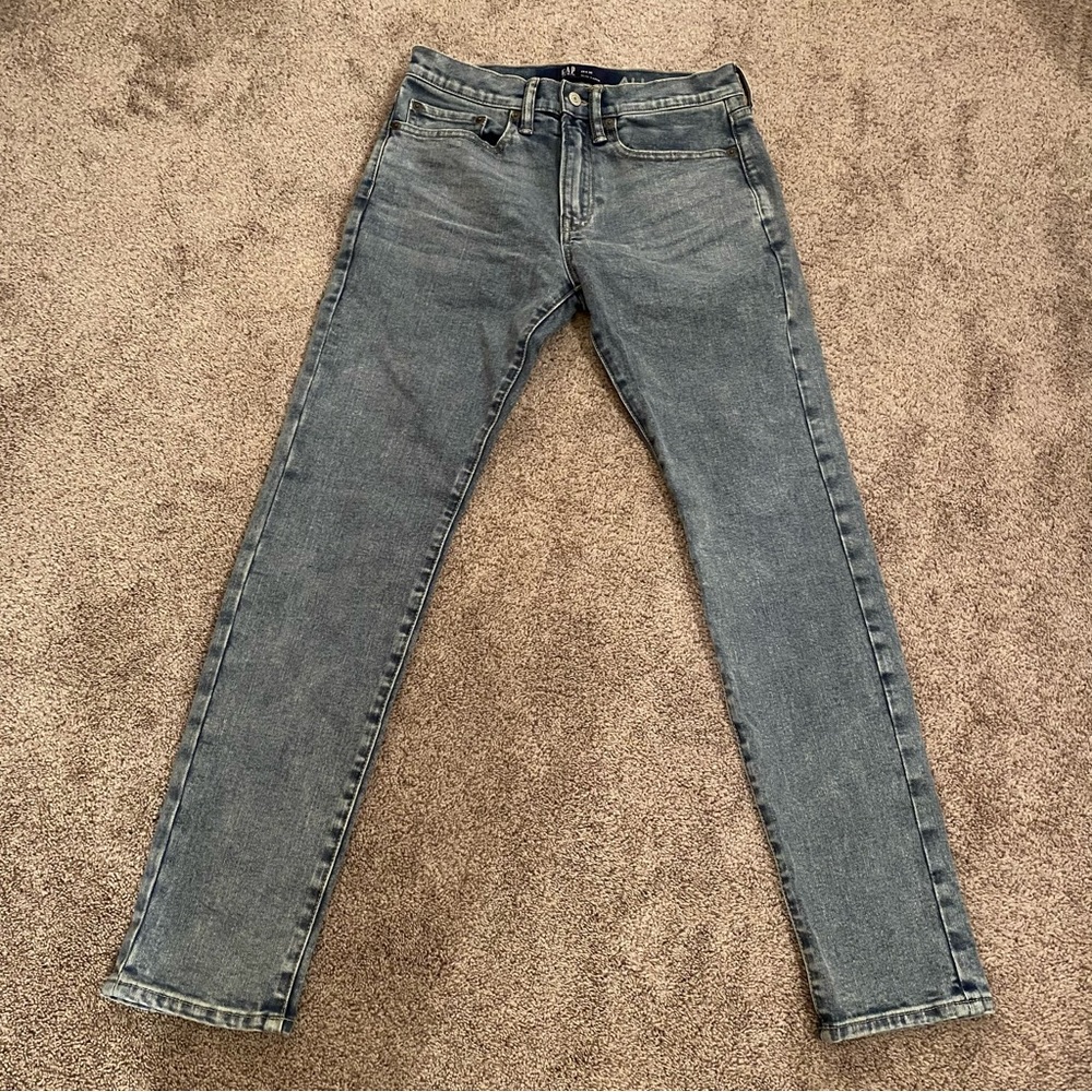 Men’s GAP jeans Slim Taper All Temp style size 29xX30 EUC light faded blue